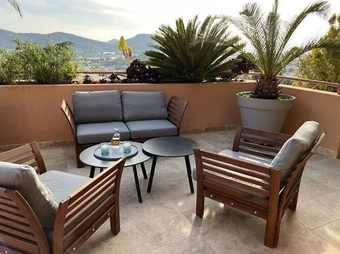 Welcoming Holiday Home In Hyeres 0*,